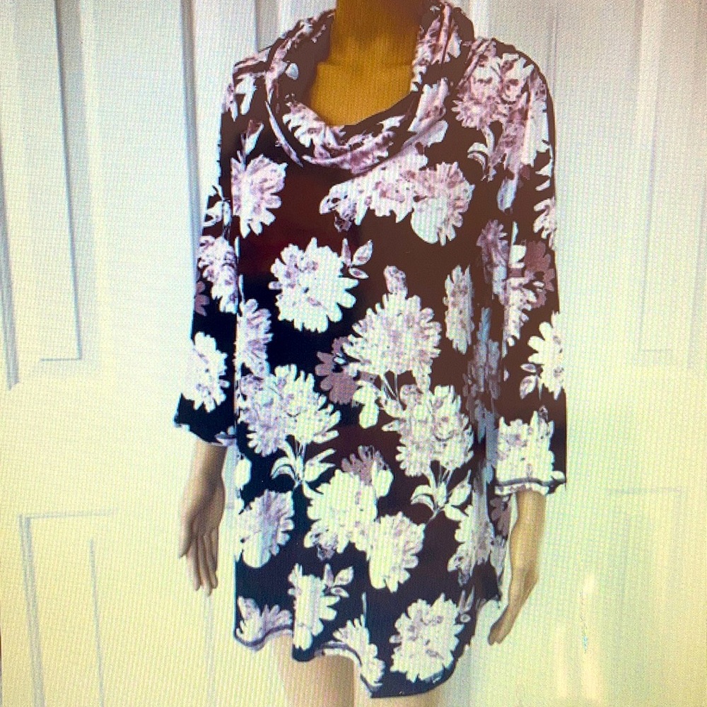 NWT Tabitha Webb Cowell neck 3/4 sleeve floral top